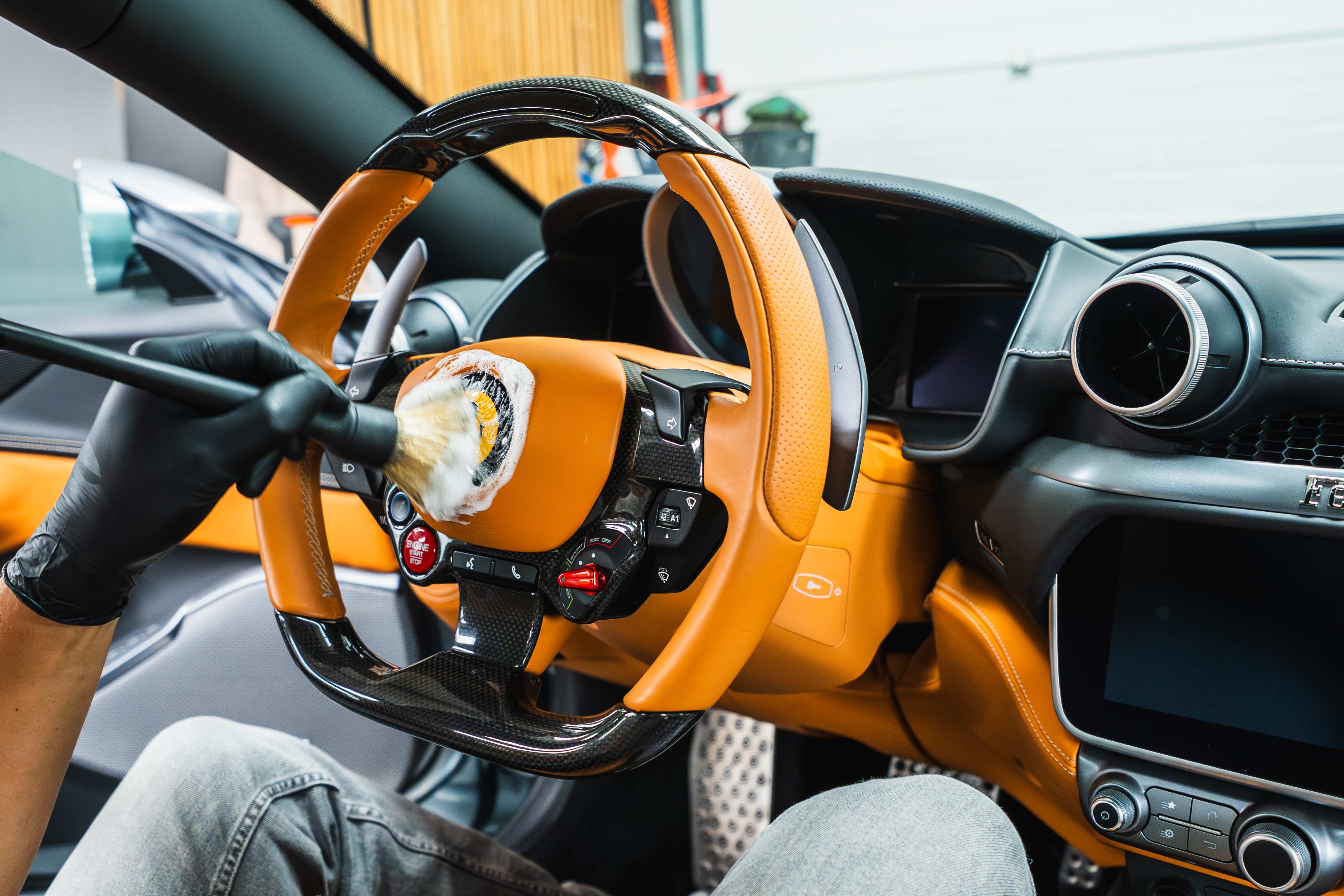 Ferrari stuurwiel interieur detailing